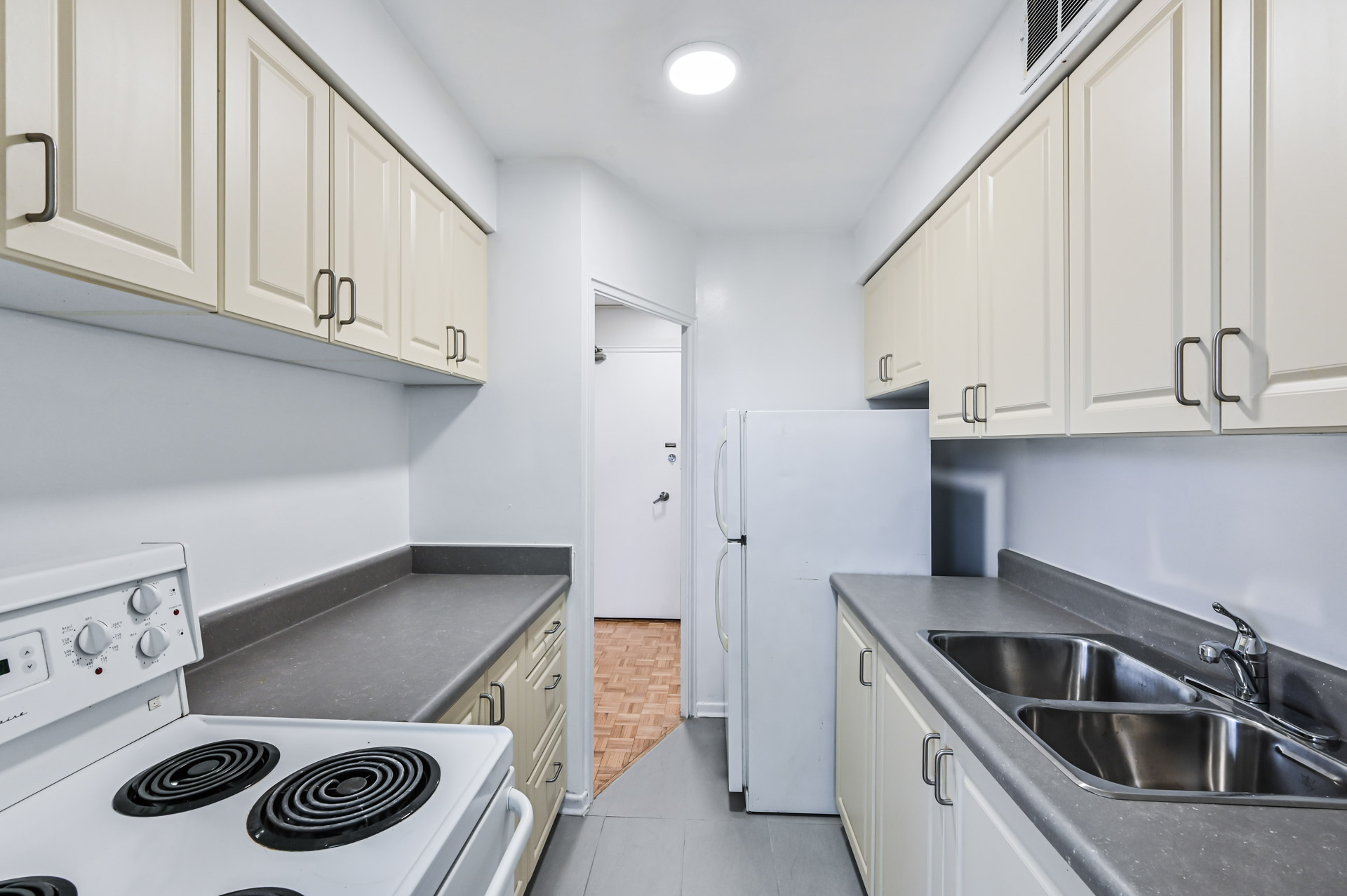 Davisville Tower Rental Apartments Hollyburn Properties