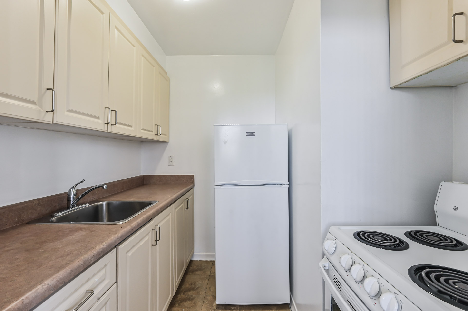 Davisville Tower Rental Apartments Hollyburn Properties
